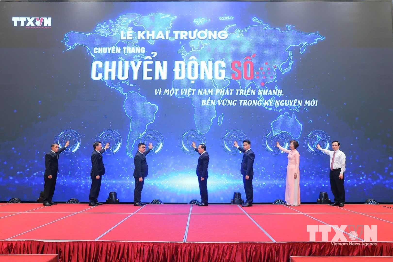 Nghi thức khai trương Chuyên trang thông tin "Chuyển động số" của TTXVN. (Ảnh: Minh Quyết/TTXVN)